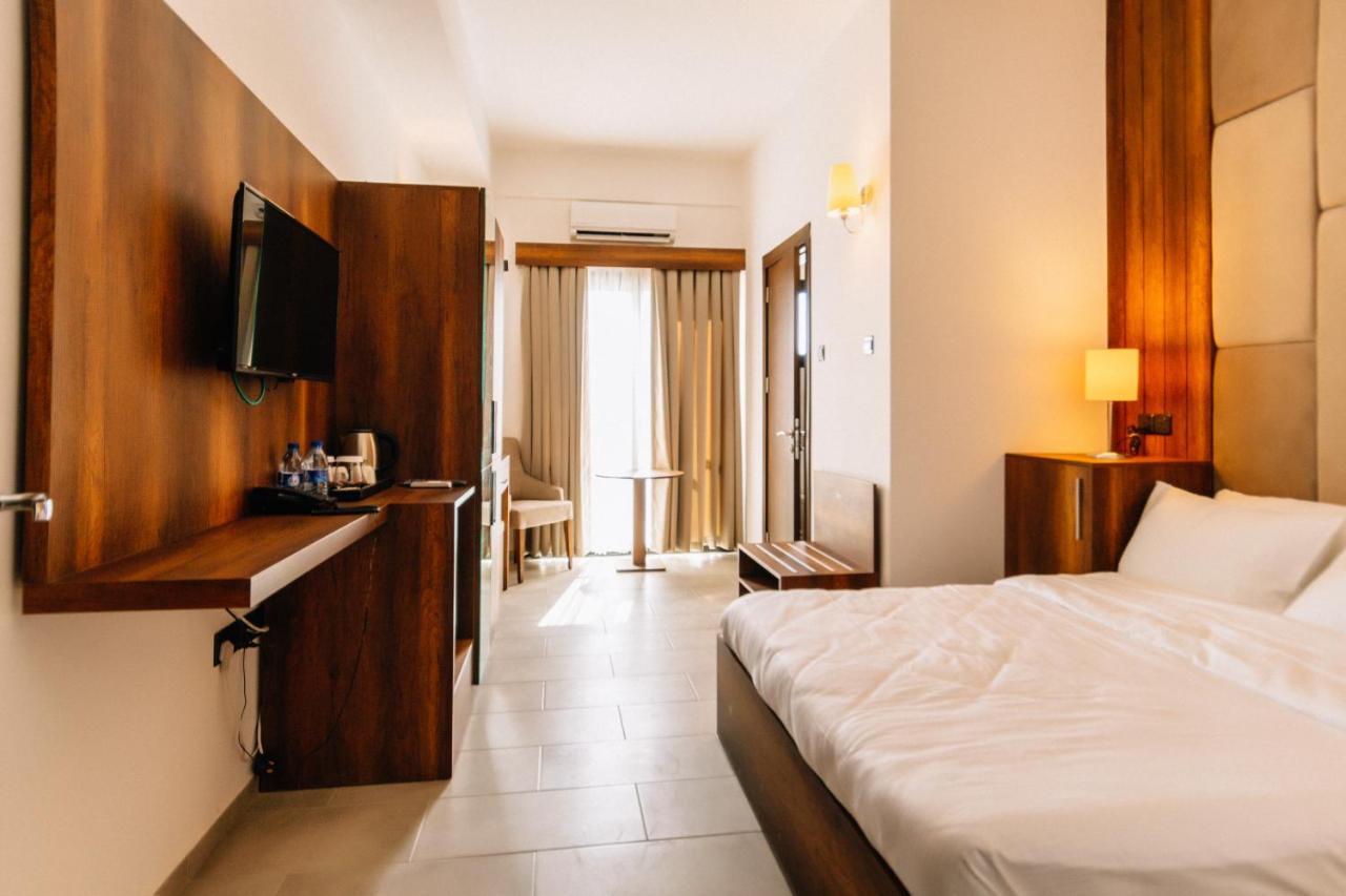 Cezar'S Airport Hotel Nicosie Extérieur photo