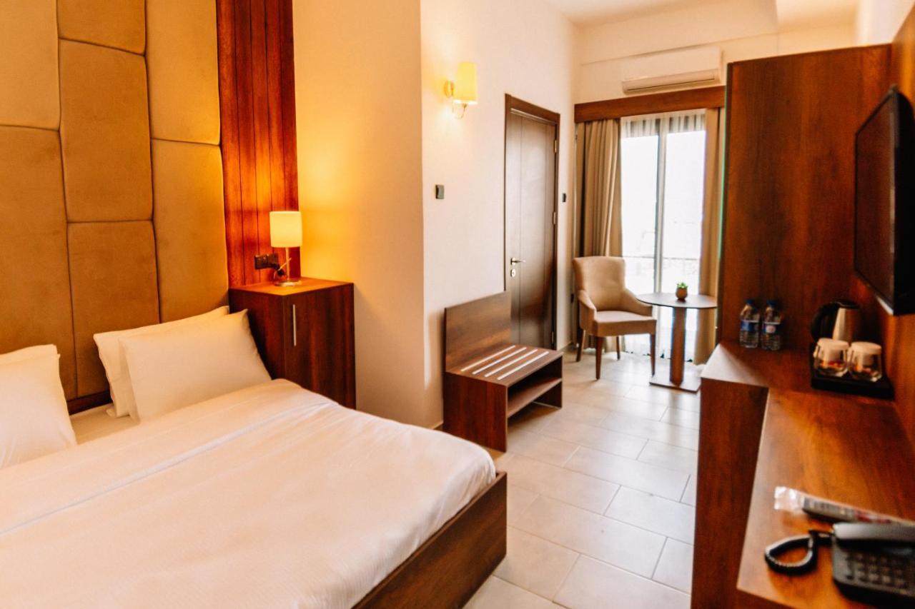 Cezar'S Airport Hotel Nicosie Extérieur photo