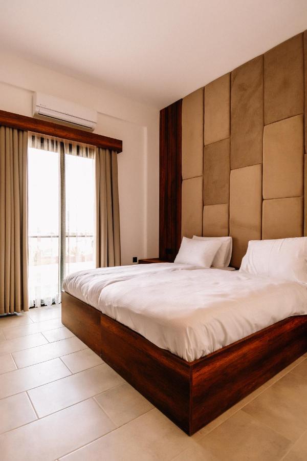 Cezar'S Airport Hotel Nicosie Extérieur photo