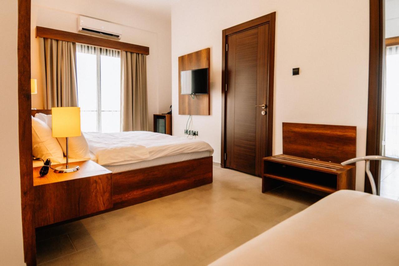 Cezar'S Airport Hotel Nicosie Extérieur photo